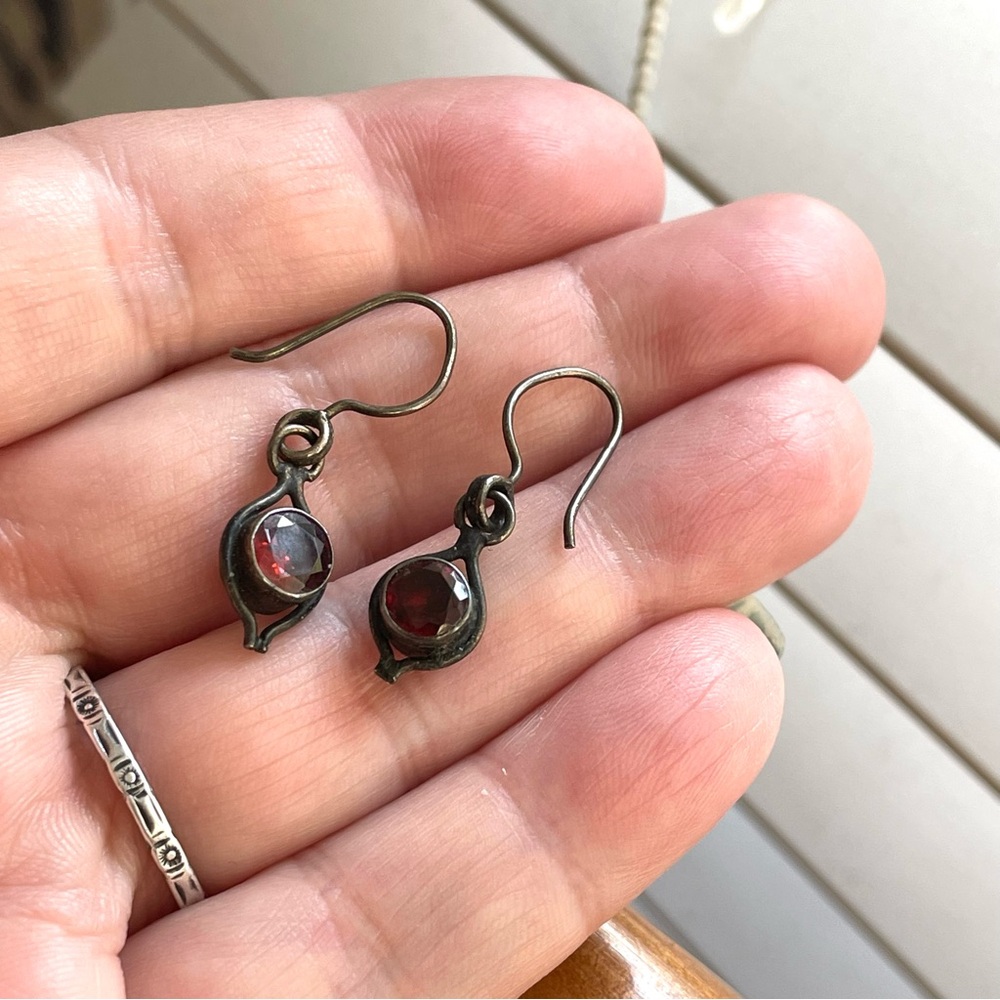 Vintage Old Pawn style red stone/glass dangle earrings garnet? - Picture 11 of 11